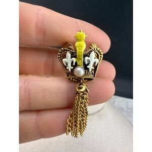 Vintage ART Scarf Pendant Charm Gold Tone Crown